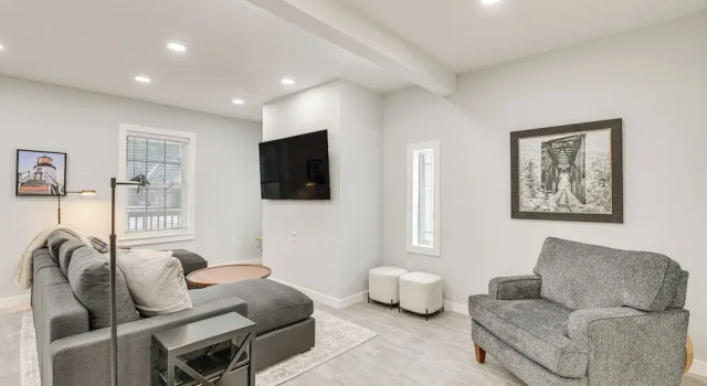 Коттедж Bright & Modern Home: 2 Mi to Presque Isle Airport