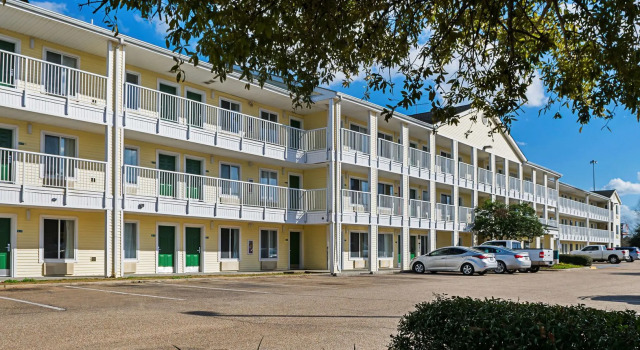 Siegel Select Baton Rouge, Забронировать Отель Батон-Руж Луизиана, рядом с Sherwood Twelve Plaza Shopping Center