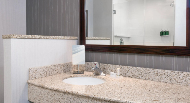 Четырёхместный номер Standard Courtyard by Marriott Buffalo Airport