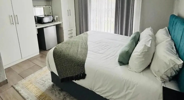 Rolem Guest House, Prenota Affittacamere Fontainebleau Gauteng