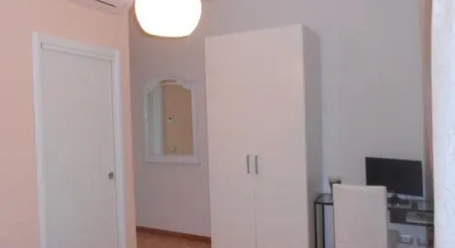 Ginos House, Book Hotel Hotels in Pisa with Parking, Parking