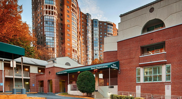 Best Western Rosslyn Iwo Jima, Забронировать Отель Отели Арлингтон с бассейном, рядом с Women in Military Service for America Memorial, Бассейн