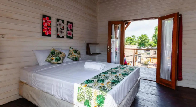 Voodoo Gili, Забронировать Отель Недорогие отели Гилей Траванган, рядом с Порт Гили Траванган, недорого