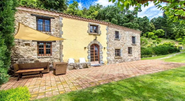 Catalunya Casas Stunning Costa Brava mountain retreat and 30kms away from the beach, Buchen Sie Villa Villen in Girona, Villa