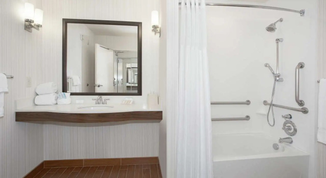 Двухместный люкс c 1 комнатой Hilton Garden Inn Lincoln Downtown/Haymarket