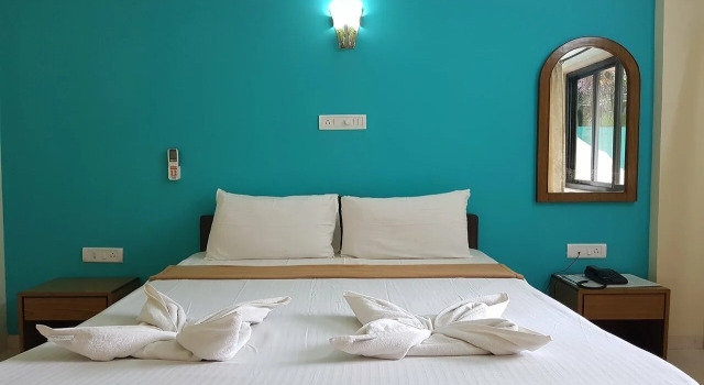 Serenity by the Sea Beach Resort, Book Resort Hotels in Goa with a Pool, Swimming Pool