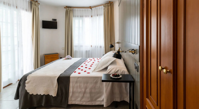 Hotel Panadeiramar, Забронировать Отель Отели Санхенхо с парковкой, рядом с Пляж Silgar, Парковка