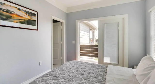 Коттедж Luxe Southwest Houston Home w/ Balconies & Patio!
