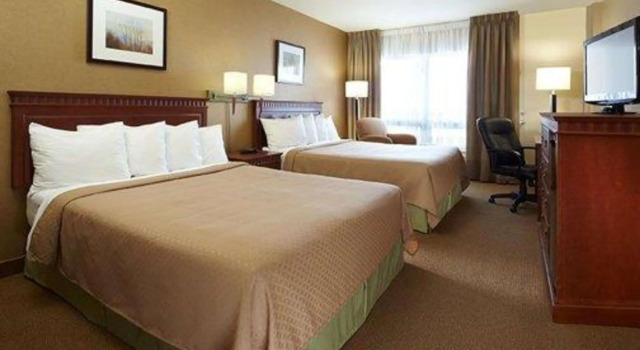 Четырёхместный номер Standard Quality Inn & Suites PE Trudeau Airport