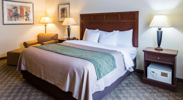 Двухместный номер Standard Baymont Inn & Suites by Wyndham Glen Rose