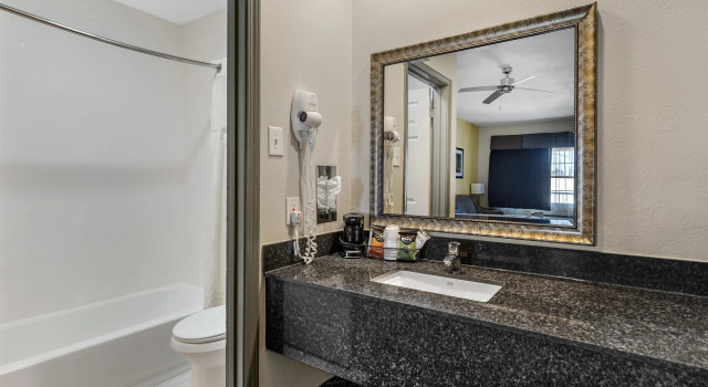 Четырёхместный номер Standard Best Western West Monroe Inn