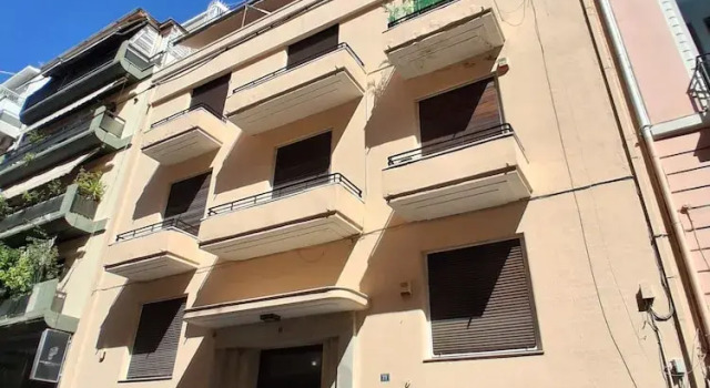 Meadows - Luxury 3-Bedroom Apt in Athens, Забронировать Отель Отели Афины с парковкой, рядом с Театр Каролос Коун "Театрон технис", Парковка