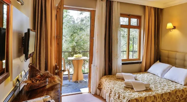 Двухместный номер Standard с видом на бассейн Club Hotel Gultur