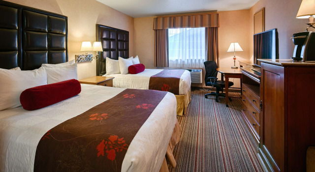 Четырёхместный люкс Best Western Plus Rama Inn & Suites