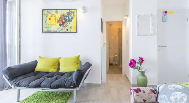 Студия с балконом и с видом на море FM Apartments