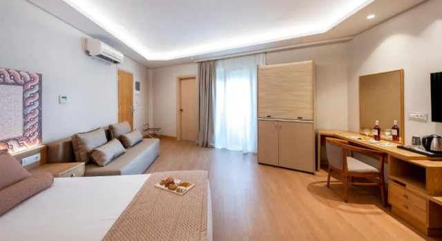 Четырёхместный номер Standard Maritina Hotel