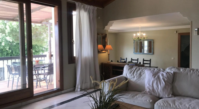 8381 - Large beach side villa in Marbella