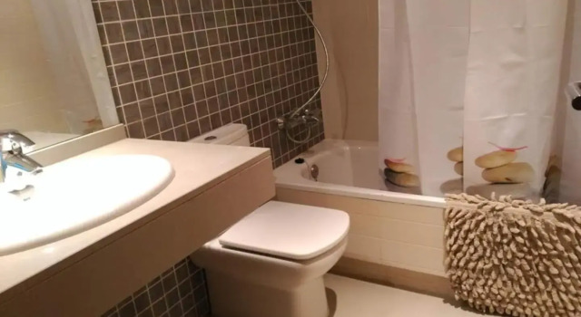 Stylish Flat, 2 Bathrooms And Swimmigpool!!