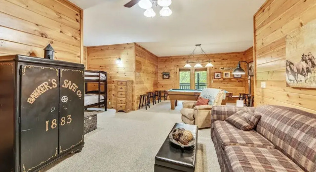 Horsin' Around 3 Bedroom Cabin by Redawning