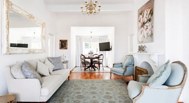 Former Aristocratic Residence Turned Beachfront Villa, Забронировать Вилла Коттеджи Cape Peninsula, Коттедж