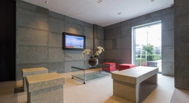 LUXURY Apartment Next to London RAF Museum, Varaa Huoneisto Asunnot kohteessa Merseyside, Huoneisto