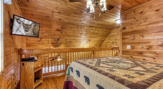 Номер Standard Point Of View - Spacious 2 Bedroom With a Loft Just off Glades Road 2 Cabin by RedAwning