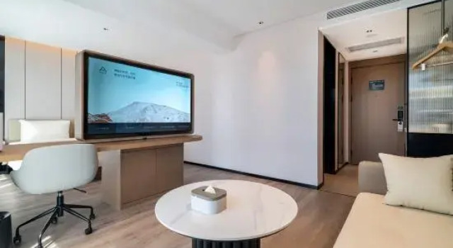 Люкс Superior Changchun Jingyuetan Park Nongboyuan Metro Station Atour Hotel