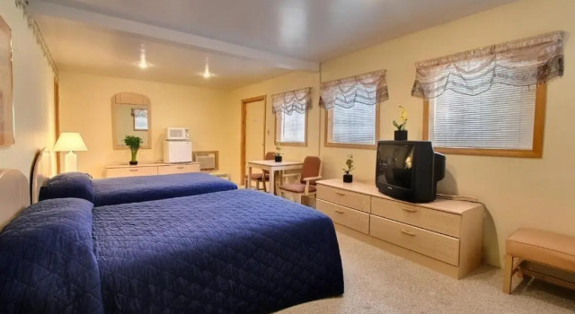 Lake View Inn, Забронировать Отель Отели Лейк-Джордж с парковкой, рядом с Музей «Форт Уильям-Генри», Парковка