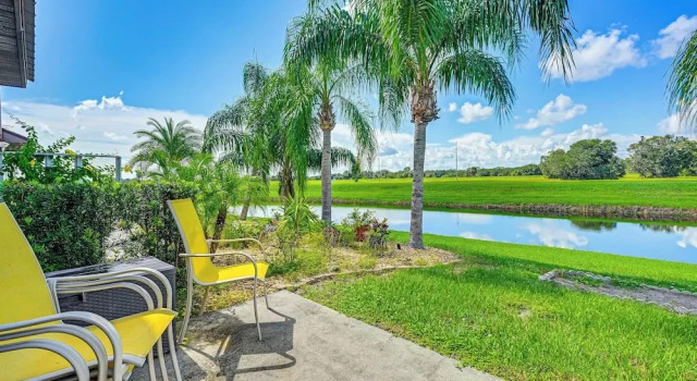 Sunny Canal-View Villa with Lanai in Sebring, Prenota Villa Sebring Southwest Florida