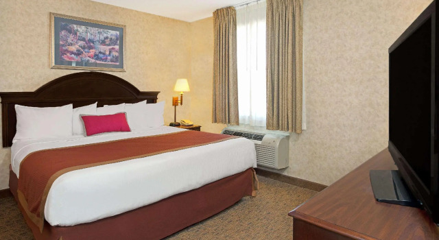 Двухместный люкс c 1 комнатой Hawthorn Extended Stay by Wyndham Cincinnati/Sharonville