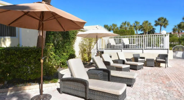 Апартаменты LaPlaya 104A Gulf front Walk right from your lanai onto the private beach