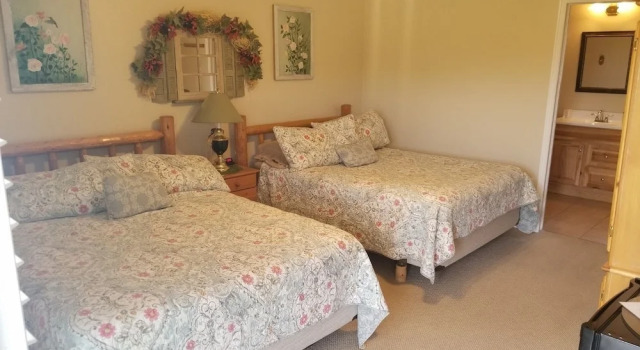 Четырёхместный номер Standard с балконом Bryce Canyon Livery Bed & Breakfast