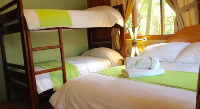 Hostería Arasari, Book Hotel Hotels in Mindo with Parking, Parking