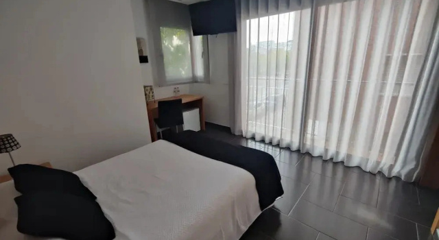 Hostal Manel, Забронировать Хостел Отели Пинеда-де-Мар с парковкой, Парковка