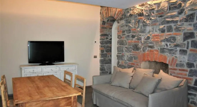 ALTIDO Stylish Apt for 4, close to Como Centre