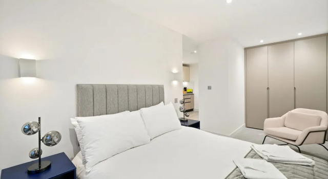 Executive 1 & 2 Bed Apartments in heart of London FREE WIFI by City Stay Aparts London, Забронировать Апартаменты/квартира Отели Лондона с парковкой, рядом с Рынок «Бак-Стрит», Парковка
