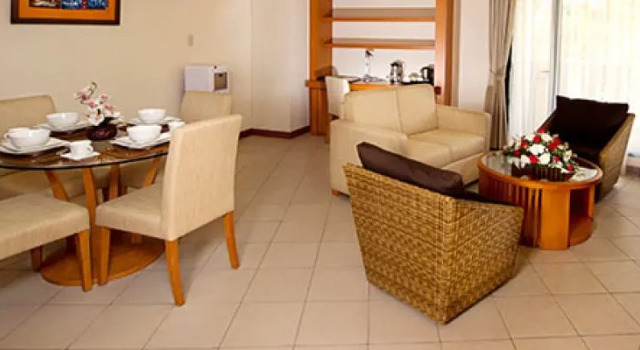 Suite Puri KIIC Golf View Hotel