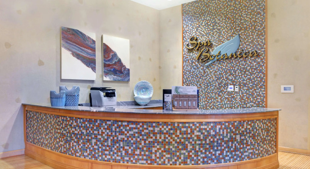 Embassy Suites Northwest Arkansas - Hotel, Spa & Convention, Забронировать Курортный отель Отели Роджерс с парковкой, Парковка