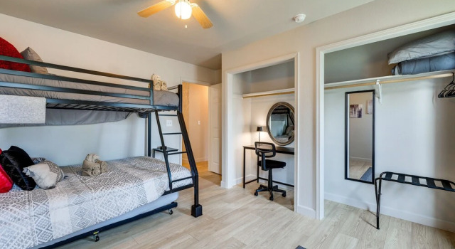 Holiday Island Home w/ Screened-in Deck & Fire Pit, Reserva ahora Hotel Holiday Island Estados Unidos