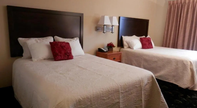 Четырёхместный номер Standard Grand View Inn & Suites