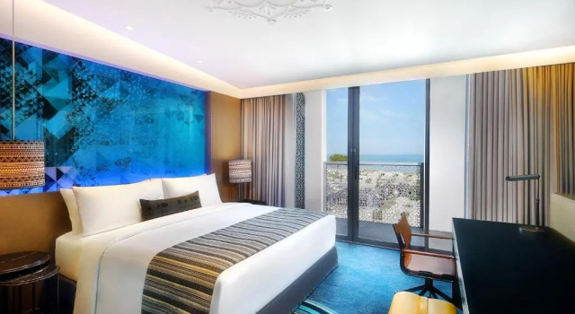 Double Fantastic Suite Junior Suite with balcony and with sea view W Muscat Hotel