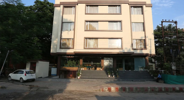 Capital O 18921 Hotel Yelchiko