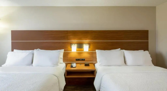 Четырёхместный номер Standard Holiday Inn Express Vermilion by IHG