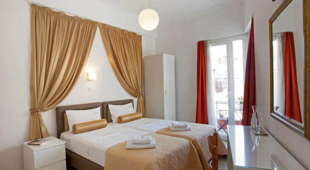 Трёхместный номер Metropolis Hotel