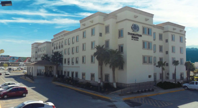 Номер Standard с 2 комнатами voco Saltillo Suites by IHG