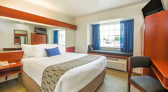 Люкс Microtel Inn & Suites by Wyndham Miami