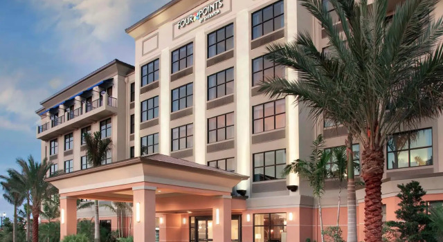 Кровать в общем номере Four Points by Sheraton Punta Gorda Harborside