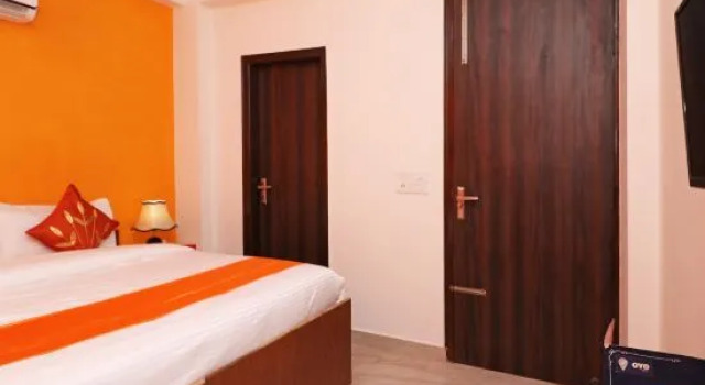 OYO 12534 Bud Rooms, Забронировать Отель Гургаон 