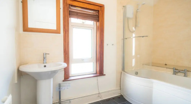 Апартаменты Windsor Apartment with Parking