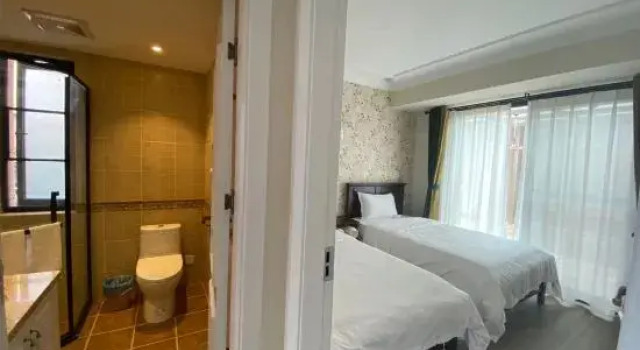 Люкс с 4 комнатами Fanhua Motel
